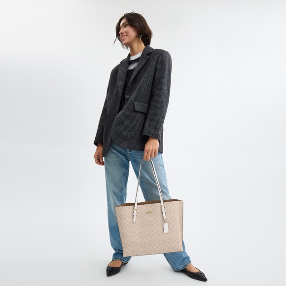 Mollie Tote Bag In Signature Canvas - Picture 2 of 3